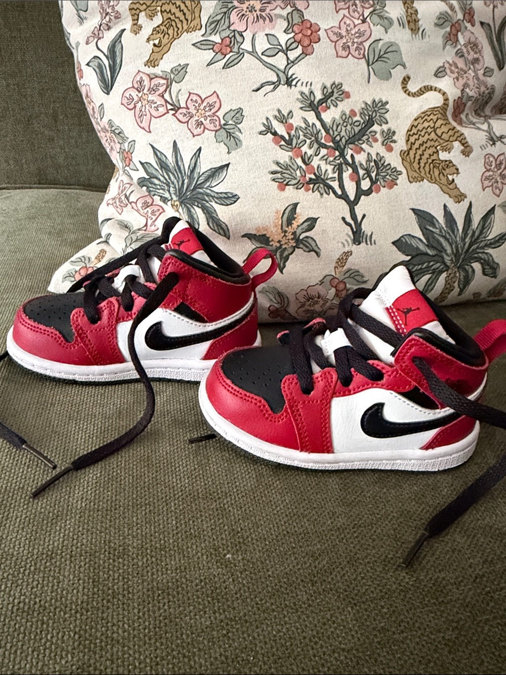 Nike Baby Jordan 1 mid sneakers